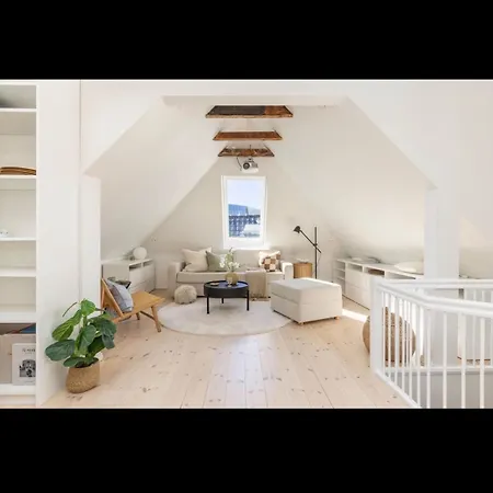 Classic House Over Two Floors Апартаменти Берген