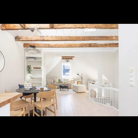 Апартаменти Classic House Over Two Floors
