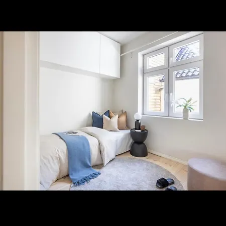 Classic House Over Two Floors Апартаменти Берген