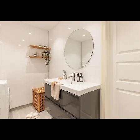 Classic House Over Two Floors Апартаменти