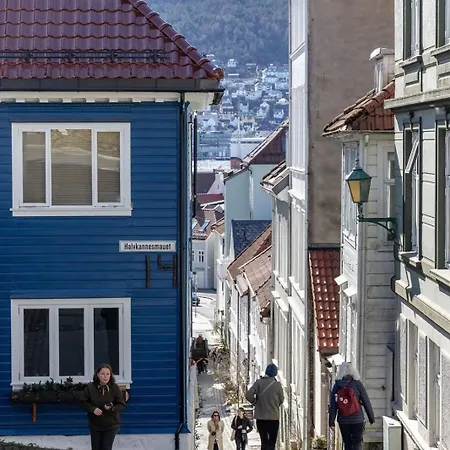 Апартаменти Classic House Over Two Floors Берген
